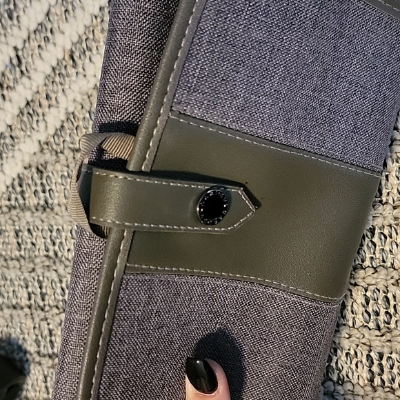 Bvlgari Travel Makeup Toiletry Bag EUC - Picture 13 of 13